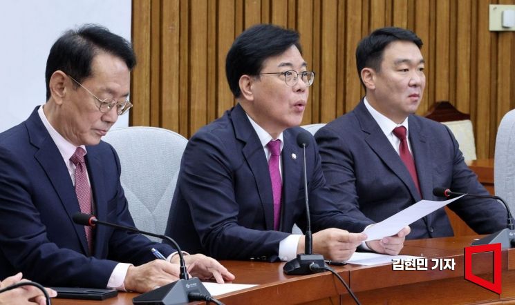 송언석 국민의힘 원내대표가 21일 국회에서 열린 국정감사대책회의에서 발언하고 있다. 2025.10.21 김현민 기자