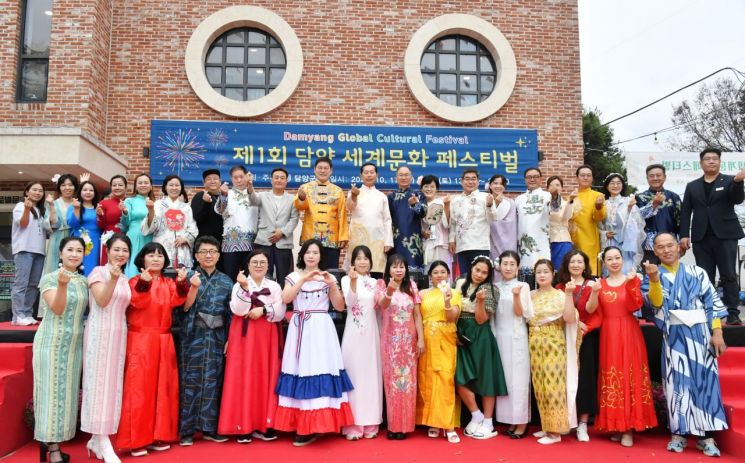 담양군은 지난 17~18일 이틀간 담양글로벌문화관과 담양오일시장 일원에서 '세계문화페스티벌'을 개최했다. 담양군 제공