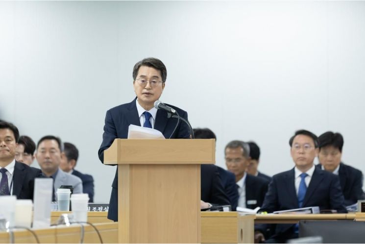 김동연 경기도지사가 21일 경기도청에 열린 국회의 경기도에 대한 국정감사에 출석해 이야기를 하고 있다. 경기도 제공