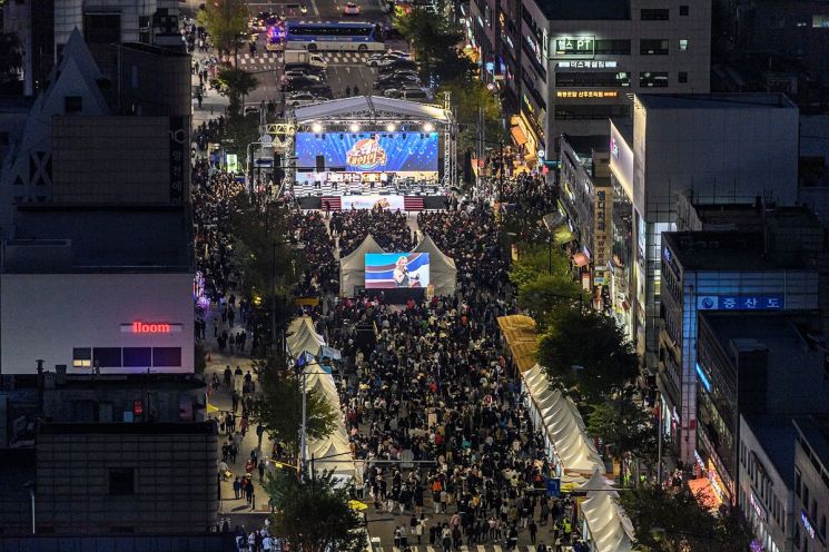 지난해 ‘제1회 양천가족 거리축제’ 메인무대. 양천구 제공.