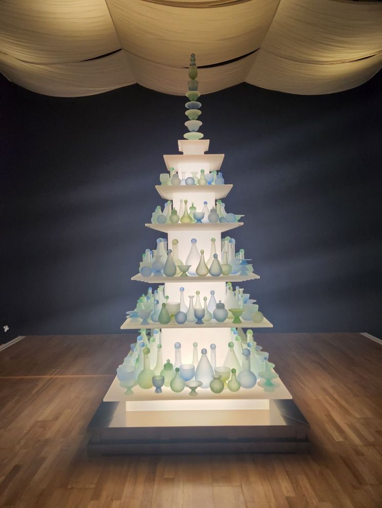 폐유리병을 리사이클링한 박선민 작가의 작품, 서믿음 기자