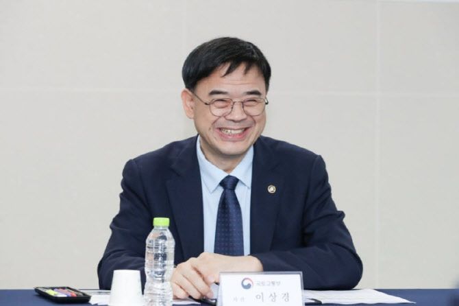 李 대통령 '부동산 책사' 이상경 국토차관 사의…갭투자 논란에 백기