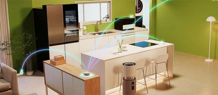 집 안 가전과 사물인터넷(IoT) 기기를 24시간 연결 상태로 유지하며 최적의 환경을 조성하는 LG 인공지능(AI) 홈 기기 'LG 씽큐 온'의 제품 이미지. LG전자.