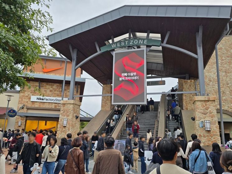 'Black Friday for Outlets'... Shinsegae Simon Shopping Festival 'Super Saturday'