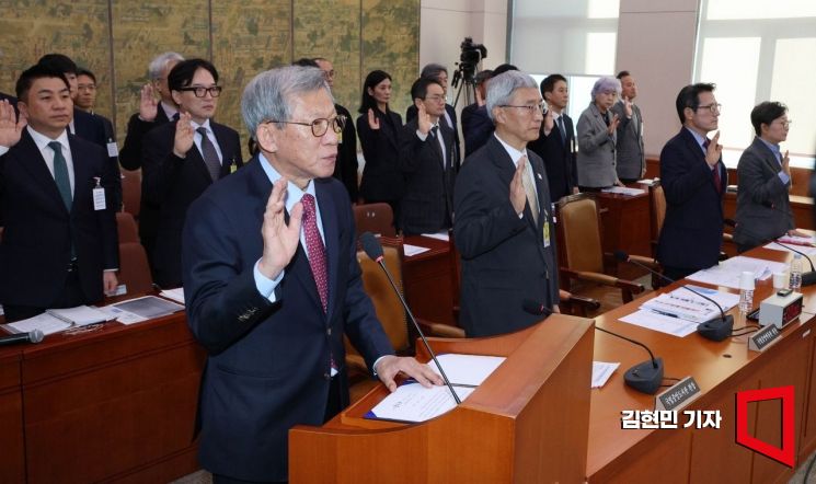 [포토] 선서하는 유홍준 국립중앙박물관장