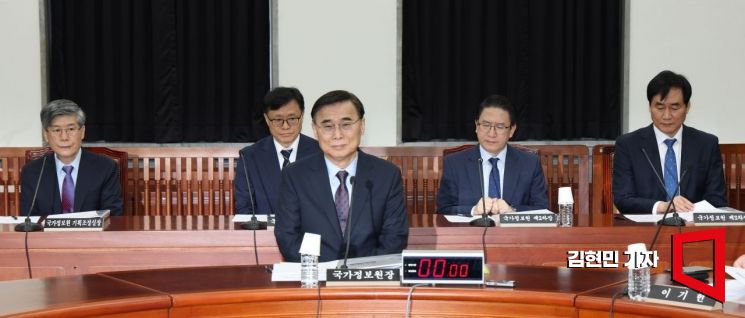 이종석 국가정보원장이 22일 서울 여의도 국회에서 열린 국회 정보위원회 전체회의에 춣석하고 있다. 2025.10.22 국회사진기자단