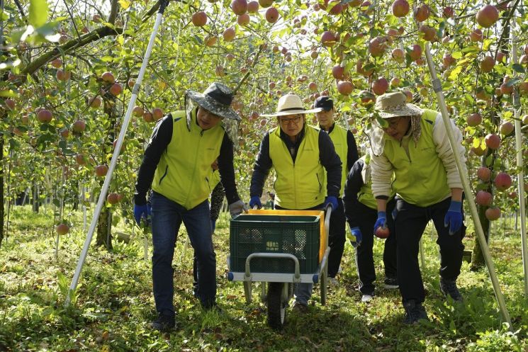 NongHyup Financial Group Steps Up to Help Rural Communities During Harvest Season