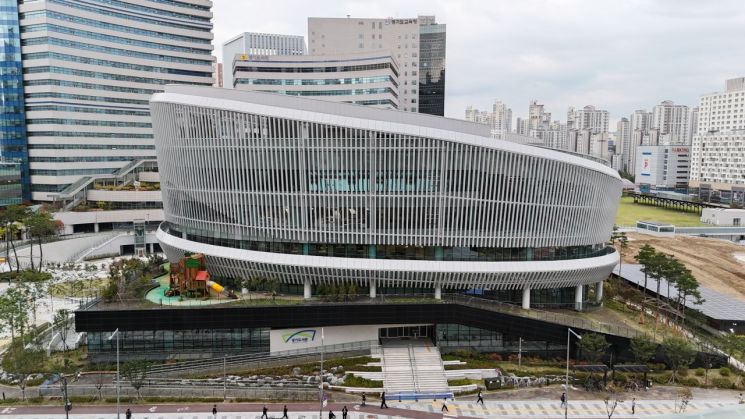 '책맹에겐 미래가 없다'…9년여 공들인 경기도서관 25일 개관