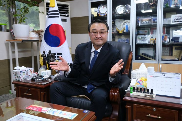 김영도 동의과학대학교 총장이 아시아경제와 인터뷰하고 있다. 동의과학대학교