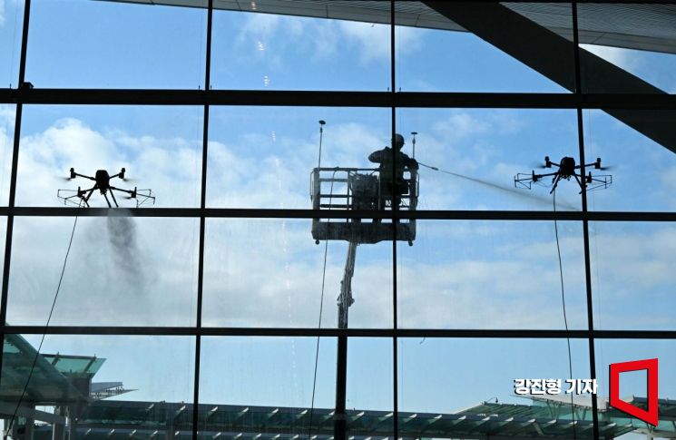 [포토] 스마트 청소 드론으로 깨끗이