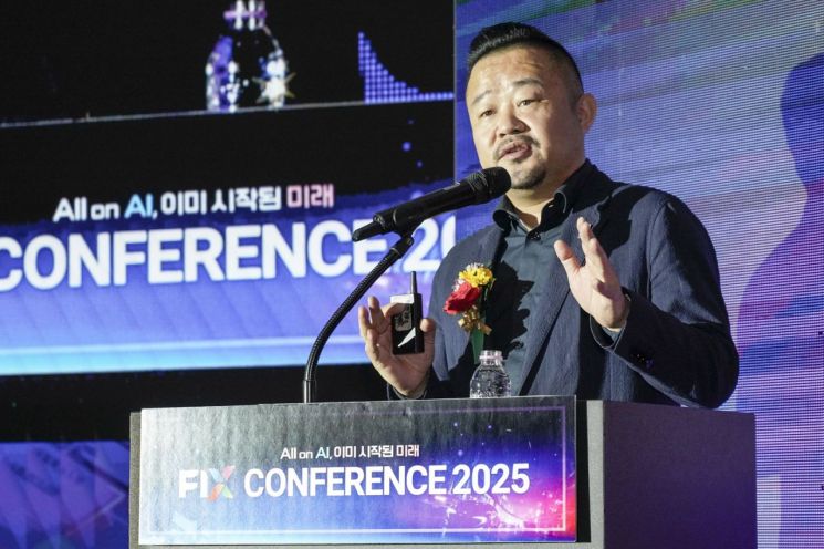 달리던 차가 날개 펴고 비행…샤오펑 에어로 "연내 '플라잉카' 1호 판매"