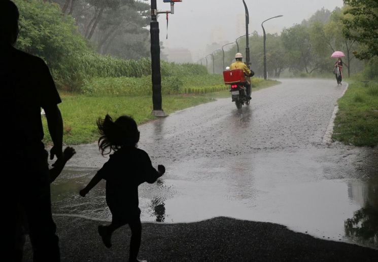 [이미지 다이어리] 엄마와 우산