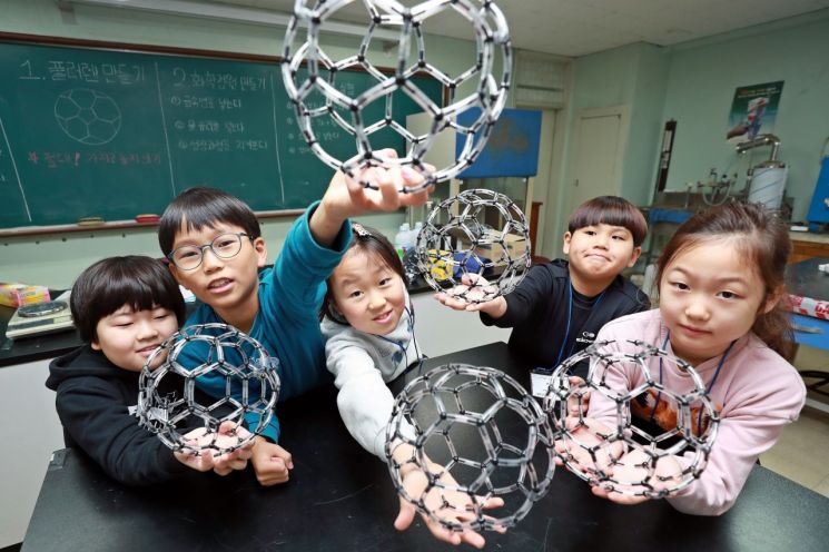 초등학생들이 삼육대 '2025 늘봄학교 대학연계 프로그램'에 참가해 수업을 듣고 있다. 삼육대학교