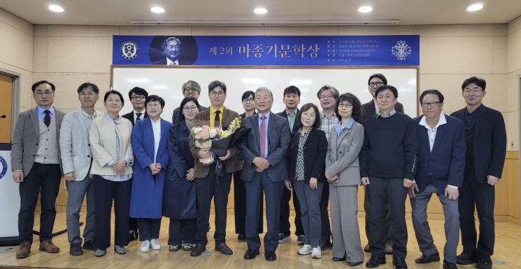 파미셀, 제2회 마종기문학상 후원…의학과 문학의 만남 지속 지원