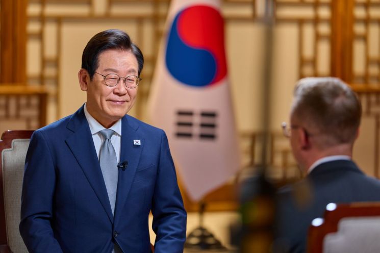 이재명 대통령이 22일 용산 대통령실 자유홀에서 CNN과 인터뷰를 하고 있다. 사진=대통령실