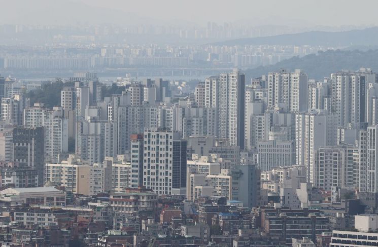 서울 남산에서 바라본 아파트 단지의 모습. 연합뉴스