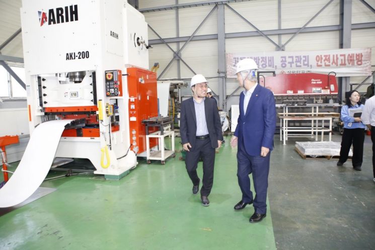 기관장이 뛴다… 우수조달물품 제조현장 찾은 부산조달청