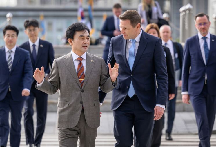 한-에스토니아 국방장관, 천무 획득 MOU 체결