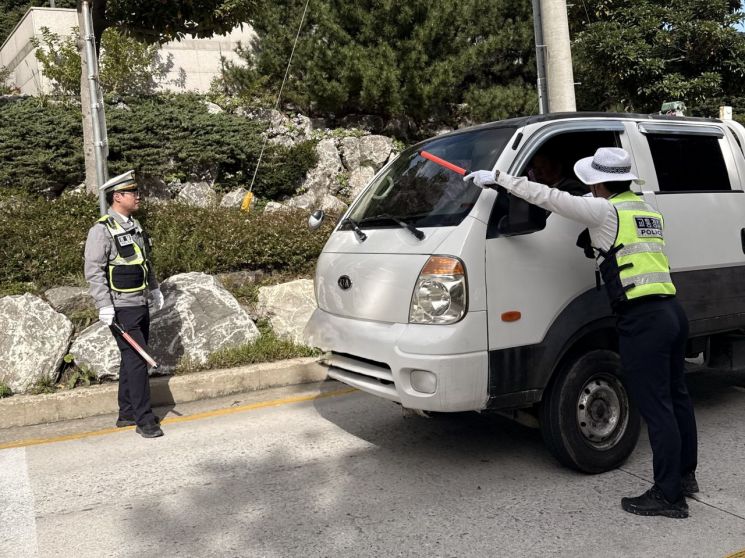 울릉군 운행차 소음 불법개조 합동점검 실시. 울릉군 제공