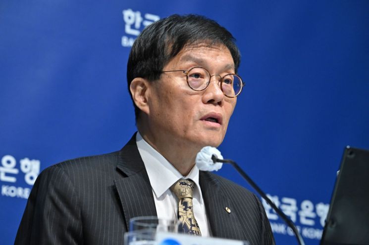 23일 이창용 한국은행 총재가 서울 중구 한국은행에서 열린 금융통화위원회 기자간담회에서 발언하고 있다. 연합뉴스