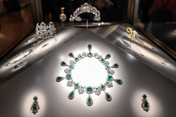 Emerald and diamond necklace gifted by Napoleon I to his wife Empress Marie Louise, stolen by assailants (left), and jewelry sets of Queen Marie Amelie and Queen Hortense. /AFP Yonhap News
