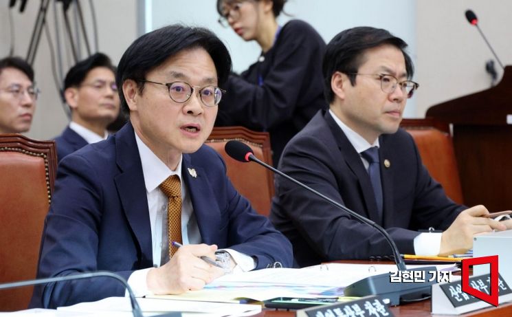 [포토] 김정관 산업장관 “미 투자금, 적절 수준 놓고 굉장히 대립”