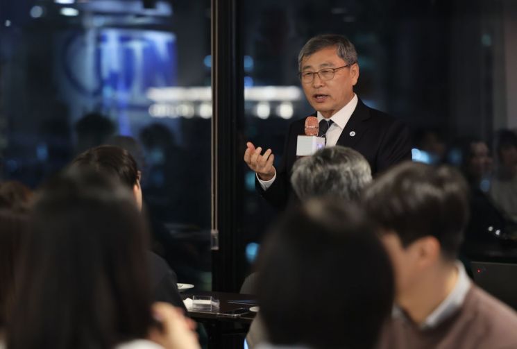 정근식 서울시교육감이 23일 열린 교육감-출입기자단 소통의 밤 행사에서 발언하고 있다. 서울시교육청