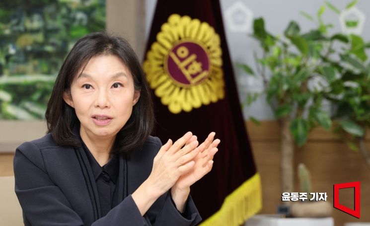 최호정 서울시의회 의장이 아시아경제와 인터뷰를 하고 있다. 윤동주 기자