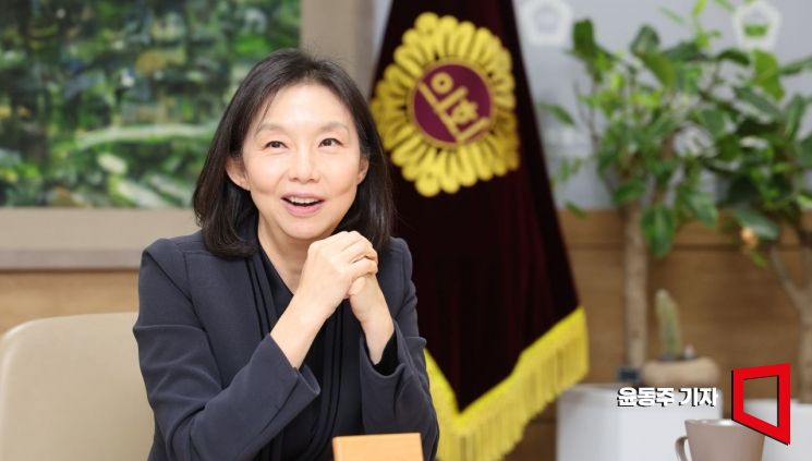 최호정 서울시의회 의장이 아시아경제와 인터뷰를 하고 있다. 윤동주 기자