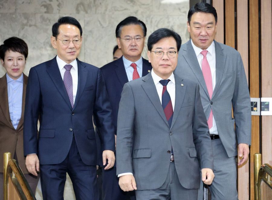 송언석 국민의힘 원내대표가 24일 국회에서 열린 국정감사 대책회의에 참석하고 있다. 2025.10.24 김현민 기자