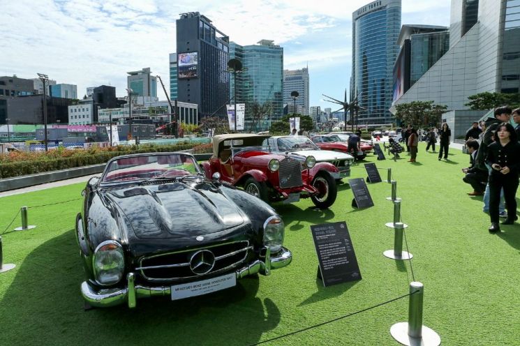 메르세데스-벤츠 300SL 로드스터. 한국클래식카협회 하희호 기록사진작가 제공