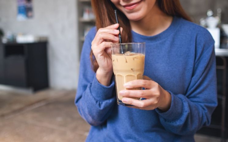 "커피를 버려? 벌금 30만원 내세요"…한 모금 때문에 벌금 논란