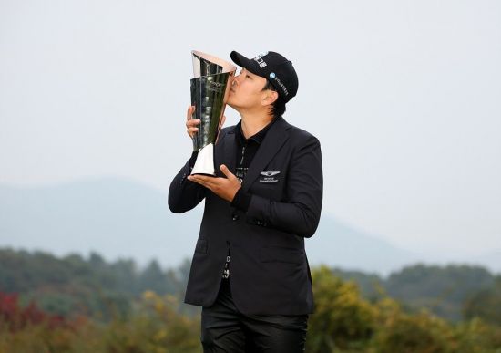 이정환, 역전 우승…5연속 버디 봤어?