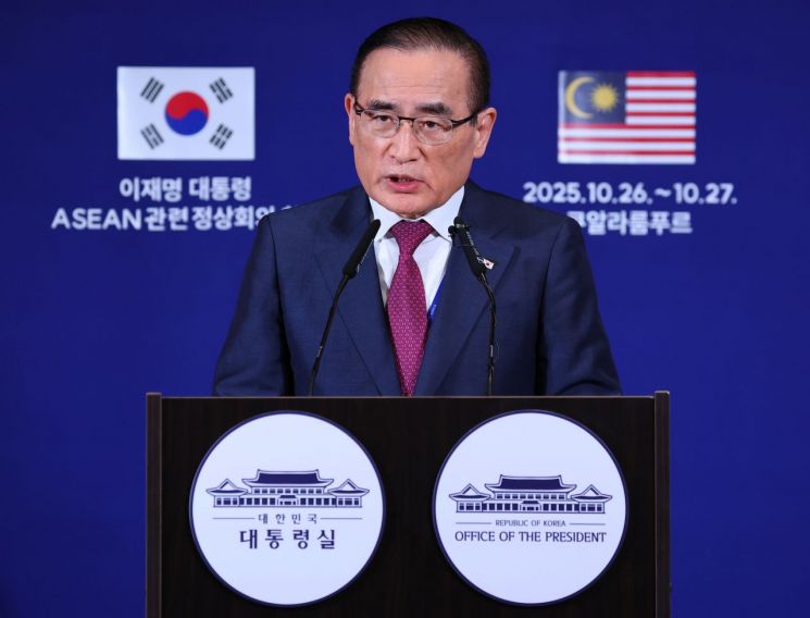 위성락 국가안보실장이 26일 말레이시아 쿠알라룸푸르의 한 호텔에 마련된 한국 기자단 프레스센터에서 아세안 정상회의 관련 브리핑을 하고 있다. 연합뉴스