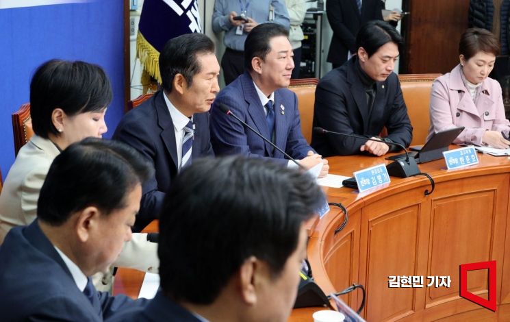 정청래 더불어민주당 대표가 27일 국회에서 열린 최고위원회의에서 발언하고 있다. 2025.10.27 김현민 기자