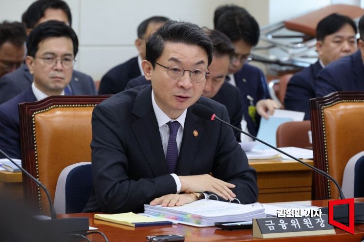 이억원 금융위원장이 27일 서울 여의도 국회에서 열린 정무위원회의 금융위원회, 금융감독원 등에 대한 종합감사에서 발언하고 있다. 2025.10.27 김현민 기자