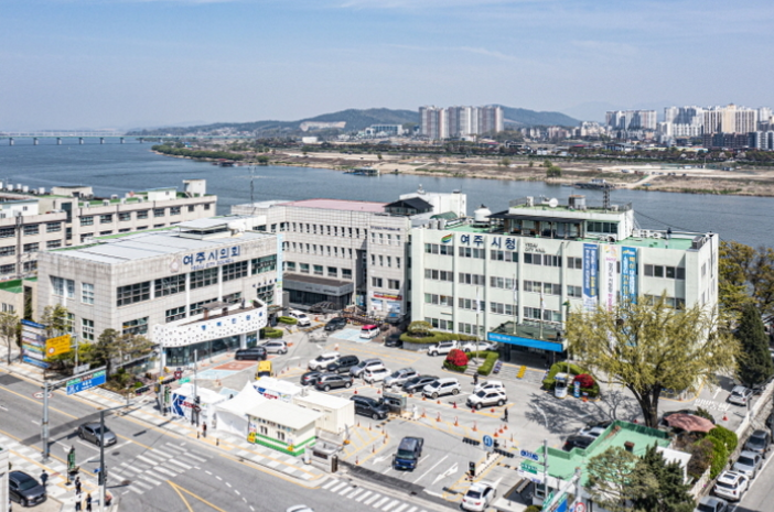 Key Pledges of Yeoju Mayor Lee Choongwoo Face Setbacks... Sharp Decline in Public Trust