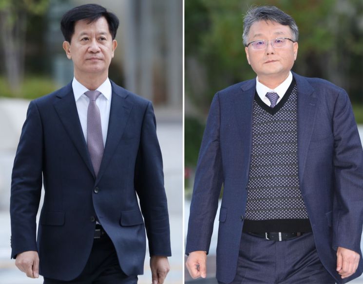 김건희 여사 관련 의혹들을 수사하는 민중기 특별검사팀 새 특검보인 박노수(왼쪽), 김경호 변호사가 27일 서울 광화문 KT 빌딩 사무실로 출근하고 있다. 연합뉴스