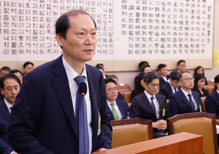 이완규 전 법제처장, 법사위 증인 선서 거부…추미애 "반법치적 발상"