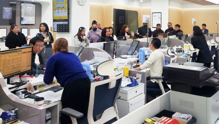 BNK경남은행, 거제와 울산지역에 '외국인전용센터' 오픈