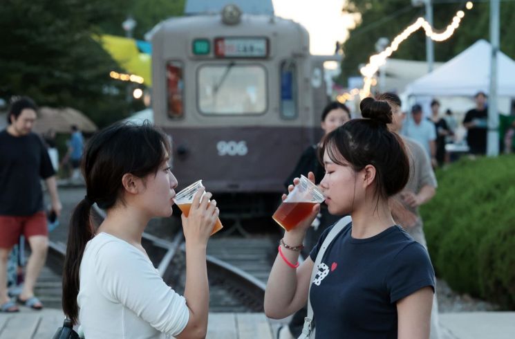 화랑대철도공원에서 열린 노원수제맥주축제 모습. 노원구 제공.