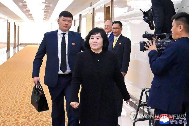 최선희 북한 외무상이 러시아와 벨라루스 외무성의 초청으로 이들 국가를 각각 방문하기 위해 26일 전용기로 평양을 출발했다고 조선중앙통신이 27일 보도했다. 연합뉴스.