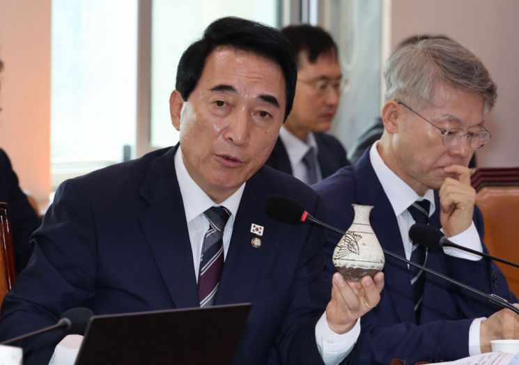 더불어민주당 박수현 의원이 서울 여의도 국회에서 열린 2025년도 문화체육관광위원회 국정감사에서 질의하고 있다.   [사진 제공= 연합뉴스]