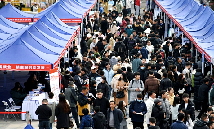 중국 시안서 열린 취업 박람회. 신화=연합뉴스