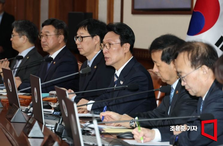 [포토] 국무회의에서 발언하는 김민석 총리