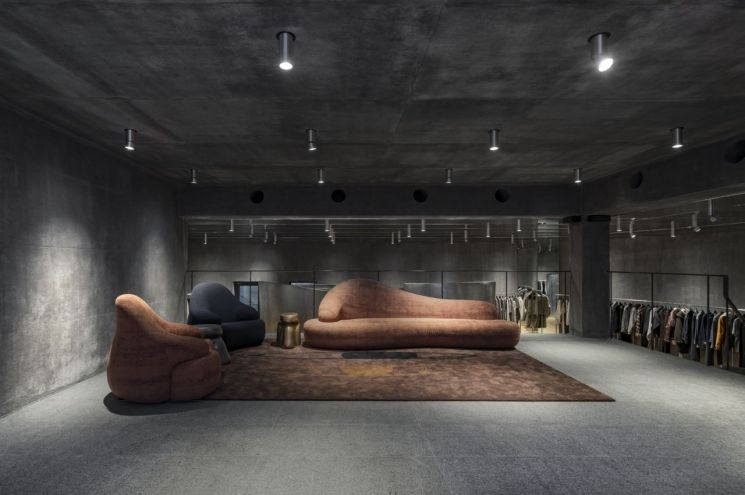 Wooyoungmi Opens Flagship Multi-Cultural Space in Itaewon, Realizing Its Philosophy Through Light, Space, and Music