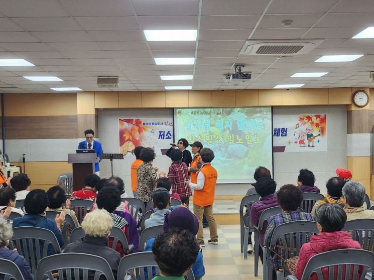 Masan Happo-gu Sanho-dong Community Social Security Council Hosts 'Healing Up! Song Classroom' Experience for Seniors