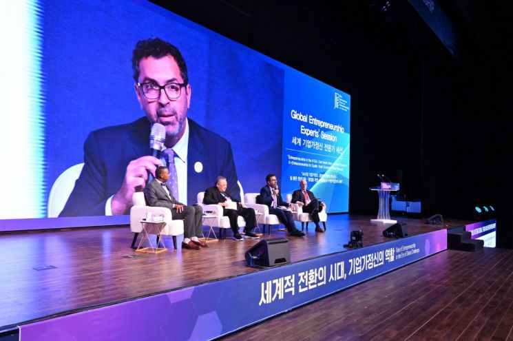 진주시 세계 기업가정신 전문가 세션 현장 사진.