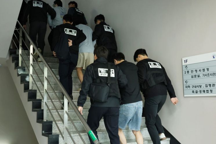 영장실질심사 출석하는 캄보디아 송환 피의자들. 연합뉴스