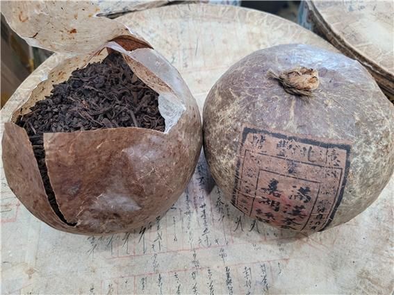 중국산 가짜 '골동 보이차'가 포장재에 담겨 있다. 관세청 인천본부세관 제공